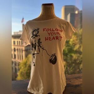 “Follow Your Heart” Street Art Graphic Tee – Soft Grunge Vibes